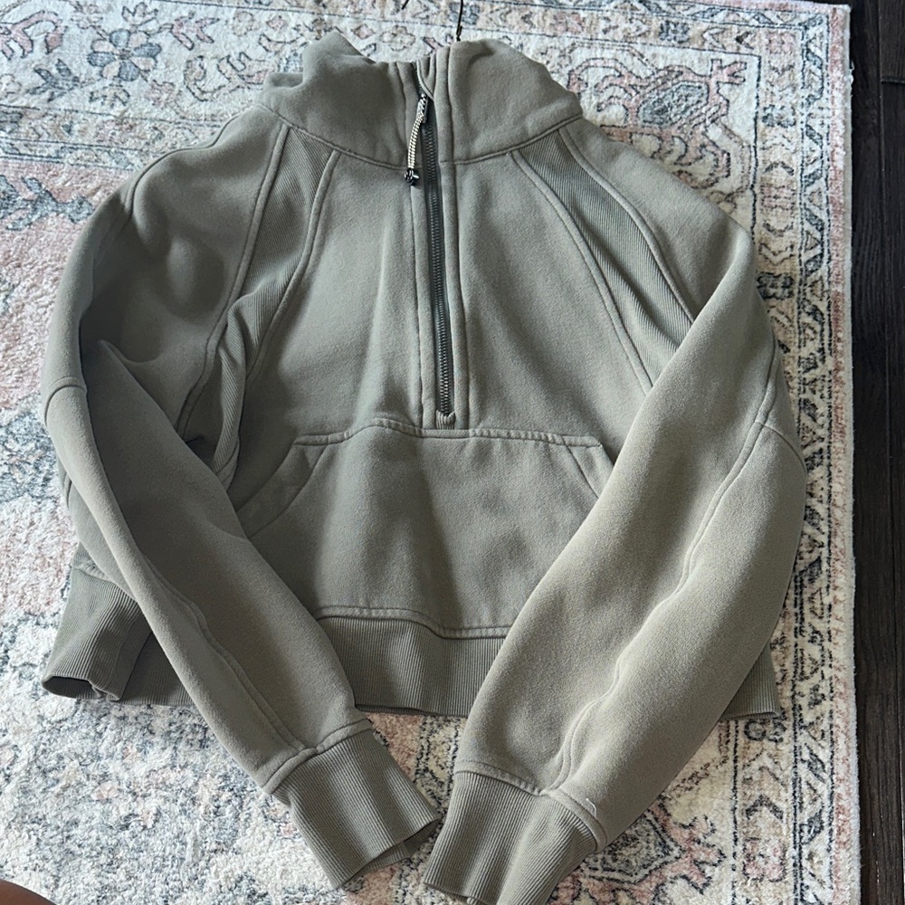 Lululemon Scuba Half-zip in xs/s olive green
